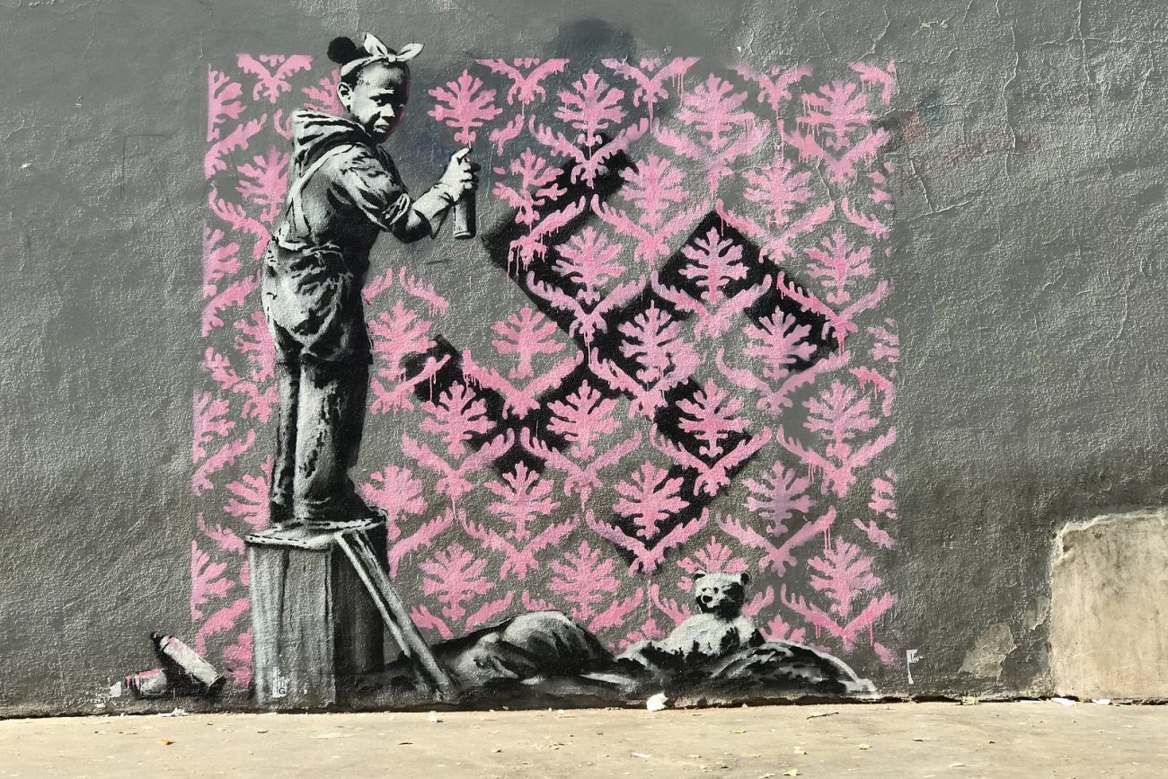 Peinture de Banksy dans la Rue à Paris