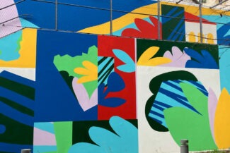 Une partie de la murale finie, dans le jardin de l'ICP