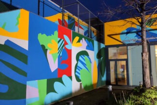 La murale à l'ICP vue de nuit